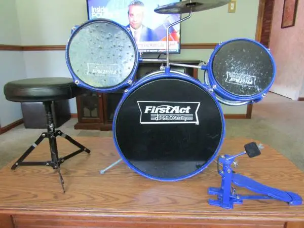 Toddler drum set and guitar by First Act $15