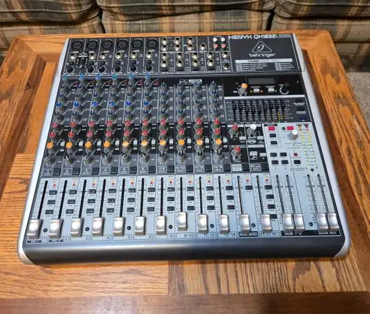 Behringer XENYX QX1832USB Mixer