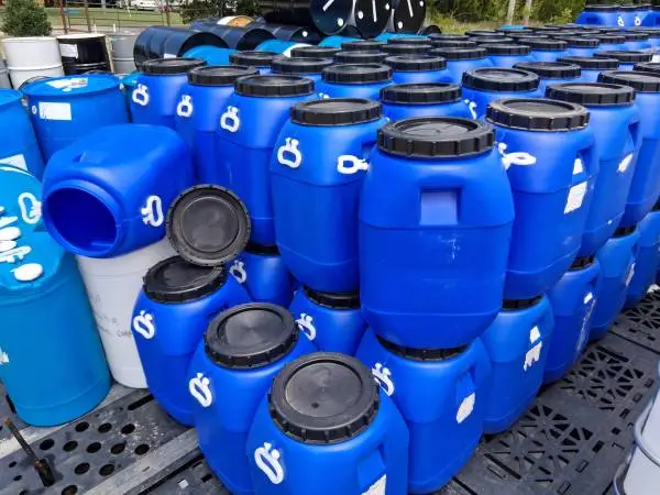 One-time Used FOOD GRADE 18 gallon Screw Top Barrels