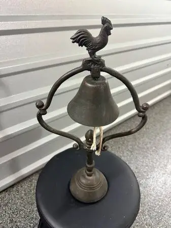 Vintage 18 Cast Iron Rooster Tabletop Dinner Bell on Stand