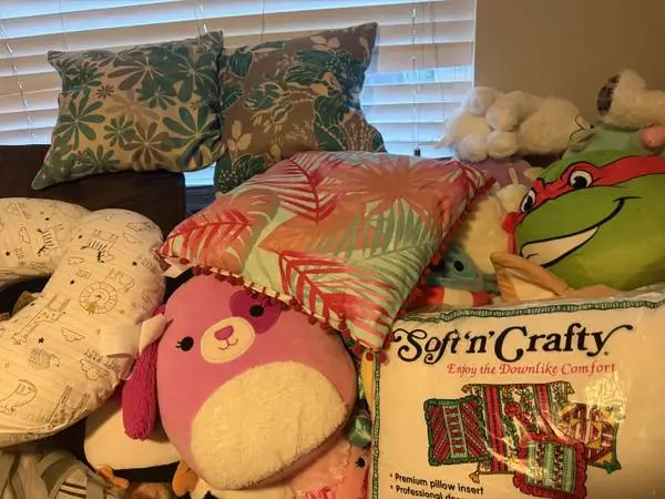 Decorating pillows