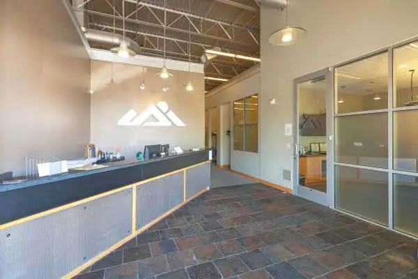 Warehouse with High-End Office near PDX airport