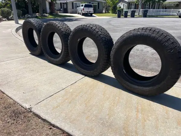 265/70/17  TOYO TIRES