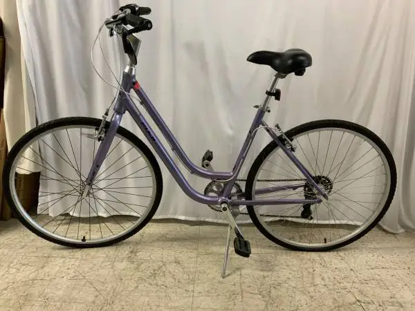 Fuji crosstown 2.3sl bike