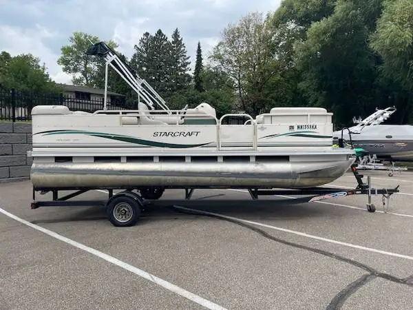 2004 Starcraft Holiday 200 — Mercury 60 HP BigFoot 4-Stroke