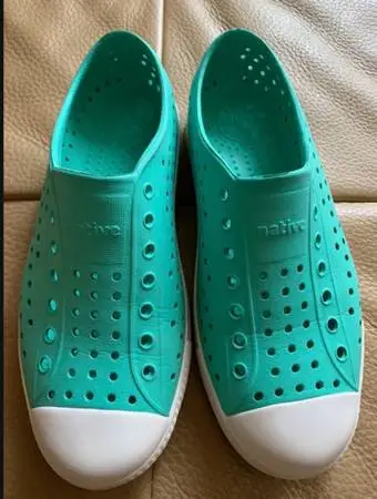 Girls sz J4 Native shoes