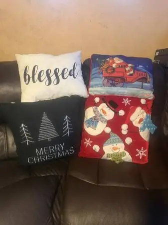 Christmas 🎄 Throw Pillows