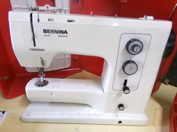 Bernina 830 Record Electronic Sewing Machine (286)