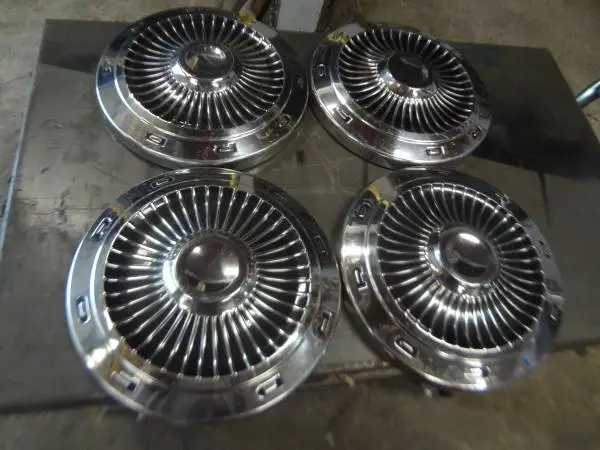 1963 Ford center caps