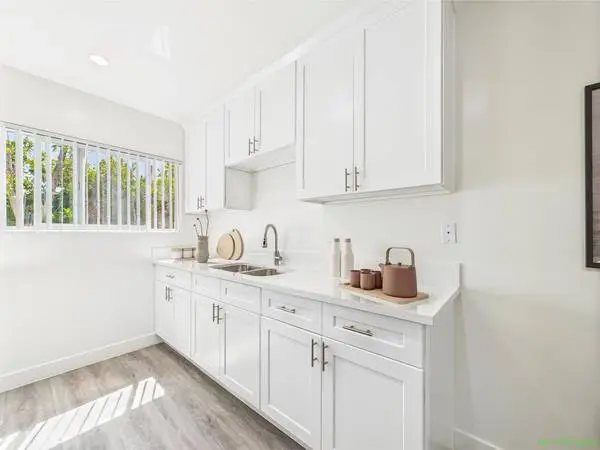 Renovated 1 Bedroom in Sherman Oaks - Refrigerator - Pool - A/C