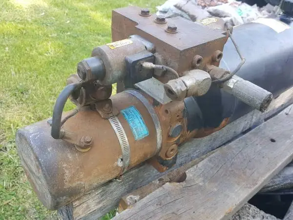 HYDRAULIC POWER UNIT PUMP -- 12 VOLT D.C.