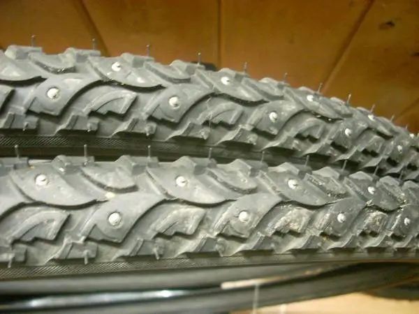2 Nokian Hakkapeliitta W106 700c 28 large studded winter bike tires