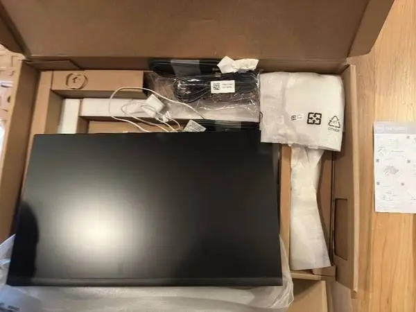 TV MONITOR/COMPUTER SCREENS/ELECTRONICS/PICTURES/