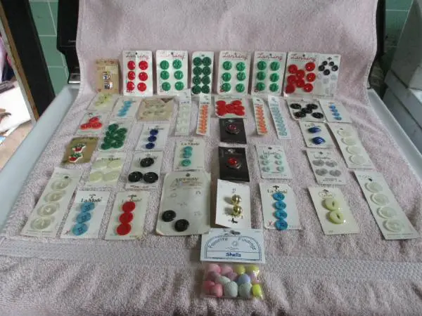 ~~BUTTONS~~ON CARDS~~