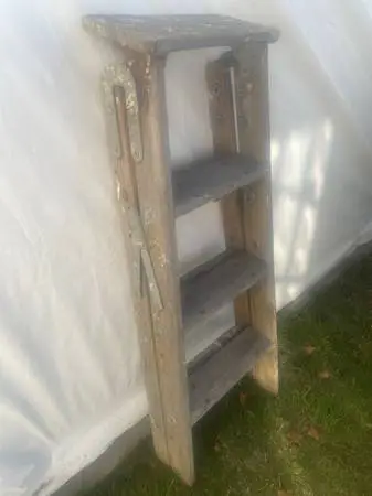 WOODEN  STEPLADDER  / Made for Bell System