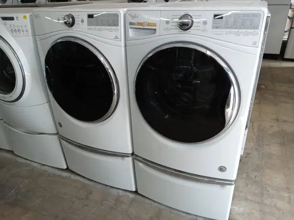 ★Whirlpool front load washer and dryer set on pedestals