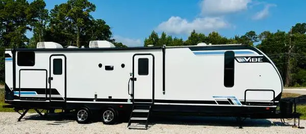 2024 VIBE- 2 SLIDEOUTS-2 BEDROOM BUNKHOUSE-2 BATH-38ft.