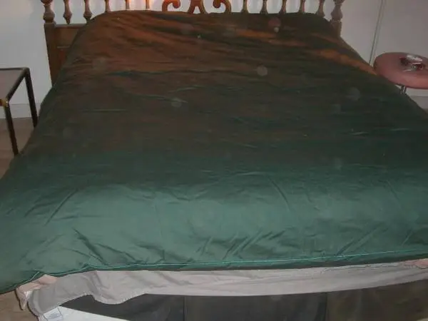 DOUVET  COVER QUEEN SIZE SOOO WARM