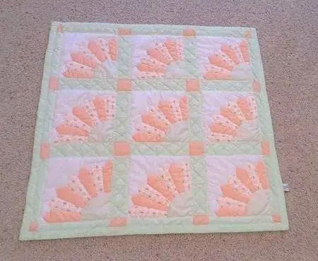 BEAUTIFUL HAND QUILTED FAN QUILT 31 x 31