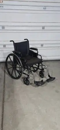 Nice Invacare 9000XT Wheelchair
