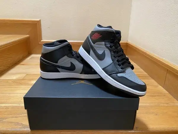 Air Jordan 1 Mid Mens Shadow Red Gray 554724-096 Men Size 9.5 BNIB