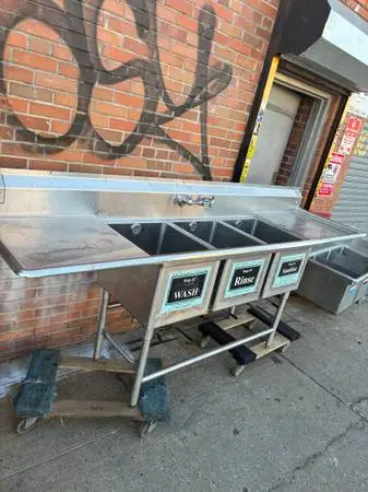 3 compartment sink  /restaurant equipment