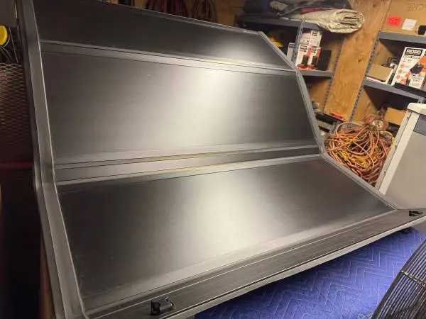 Tonneau cover for Jeep Gladiator