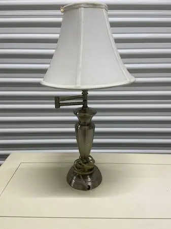 Beautiful High Quality Single-Bulb Lamp with Moveable Arm