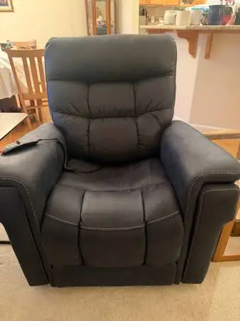 Lift Recliner – Navy Blue Leatherette