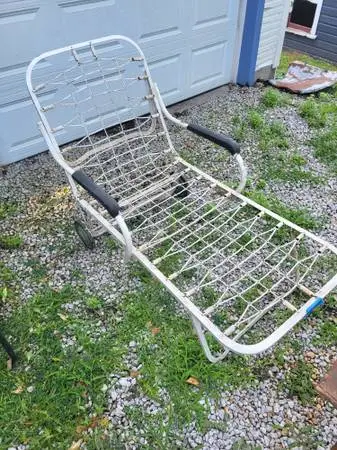 VINTAGE PORCH LOUNGER