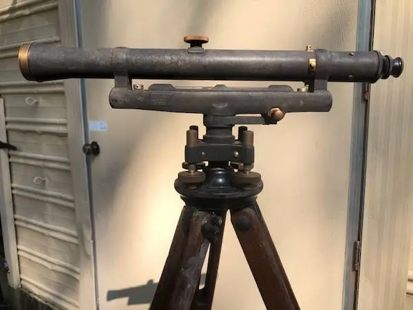 *DIETZGEN DUMPY LEVEL W/CASE AND TRI-POD*