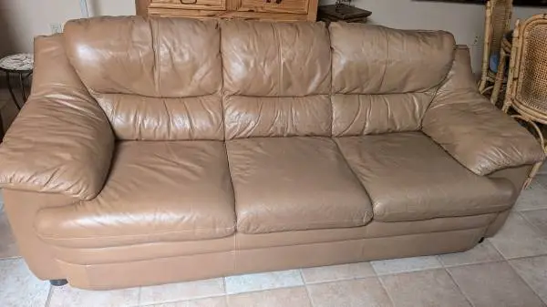 COUCH AND LOVE SEAT