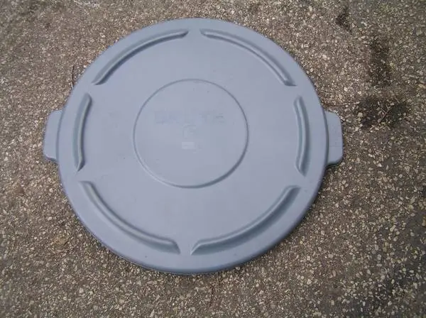 RUBBERMAID BRUTE LID for 44 GAL. * LID # 2645-60