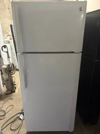 NEW WHITE GE 18 cu ft ref with glass shelves and icemaker