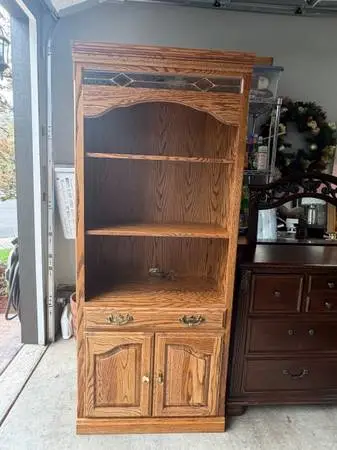 Oak China Hutch / TV Credenza