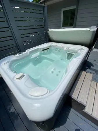 Hot Spring Jetsetter NXT – 3-Person Luxury Spa