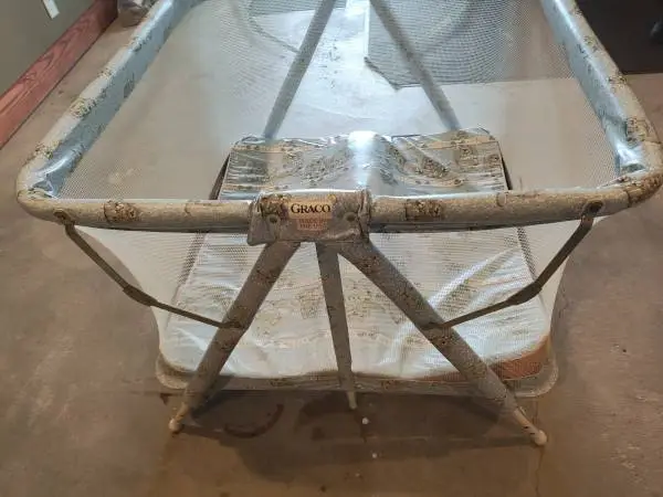 Vintage extra large Graco play pen