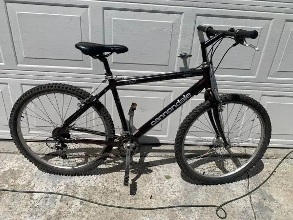 Vintage Cannondale M300 Mountain bike 21 Speeds 26 tires