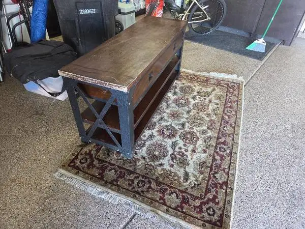 Big Screen TV Stand w/ Rug