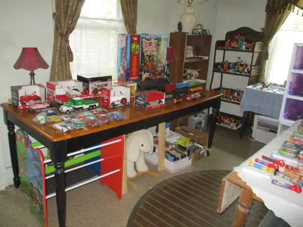 ~~HOT WHEELS ~~IN HOUSE (5 ROOMS)~SHED~GARAGE~~SALE