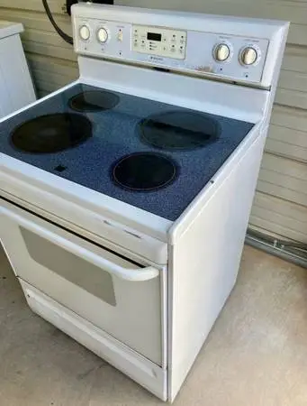 #53 Frigidaire Electric Stove. 3 Prong Power Cord