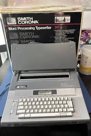 Smith Corona SD670 Spell Right Memory Dictionary Electronic Typewriter
