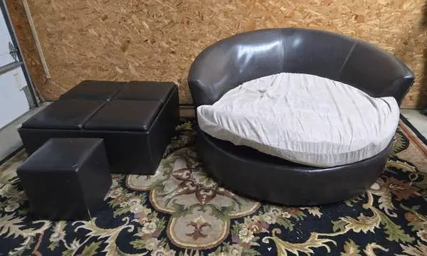 Ashley Round Swivel Lounge Chair And Ottomans