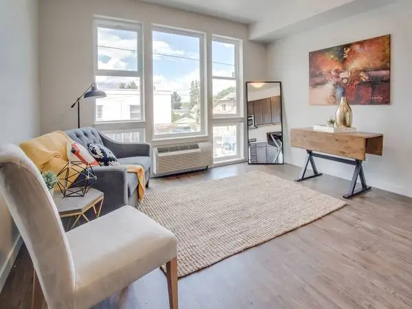 Modern 1Bdrm Apartment Available at 13 Dekum w/ A/C!