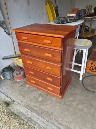 HIGH END BEAUTIFUL WOOD DRESSER CHEST