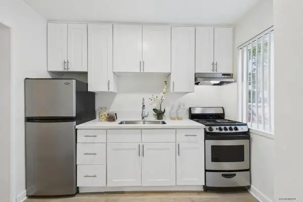 SS Appliances, Plank Floors | Studio in Mission Hills/Granada Hills