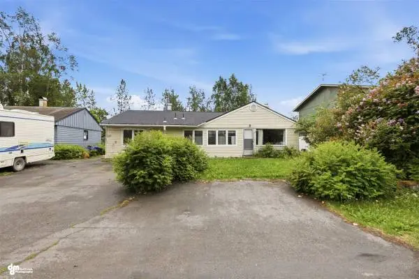 Ranch-style home! 3Br 1Ba (2389 E 47th Court, Anchorage, AK)