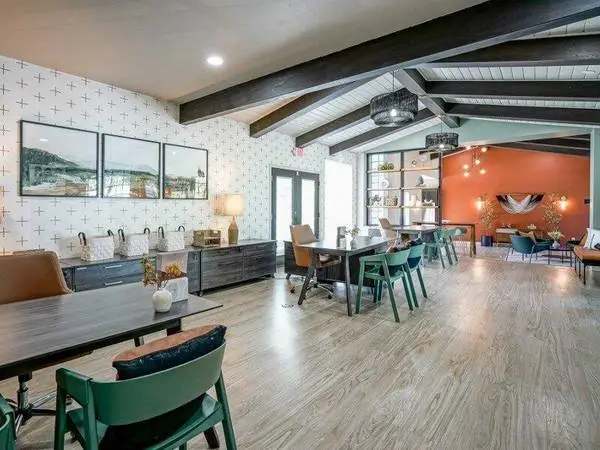 Beautiful 1 BR Retreat-Covered Parking & Resort-Style Pools