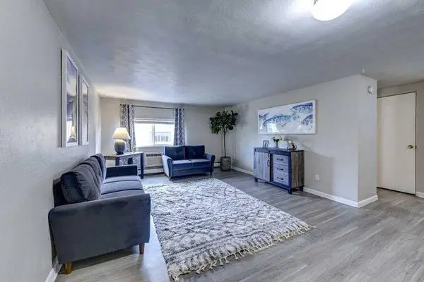 Cozy Studio Retreat-Renovated, Dog Park, Laundry on Site