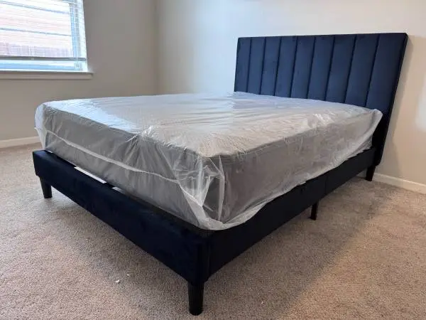 BRAND NEW QUEEN/FULL/TWIN VELVET PLATFORM BED WITH PLUSH MATTRESS (FREE DELIVERY